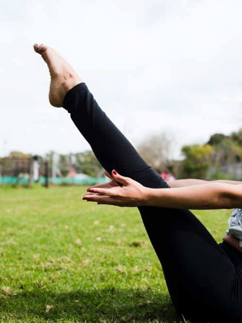 Pilates en hierba